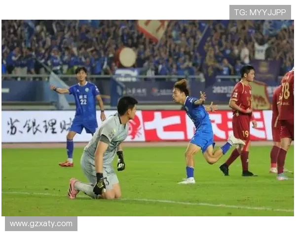 南京足球队中路突破战术解析与球队发展前景探讨