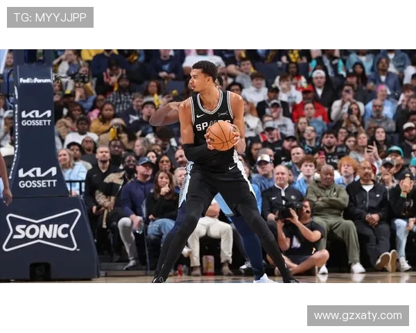 马刺与灰熊激战回顾精彩比赛录像全程解析与亮点集锦